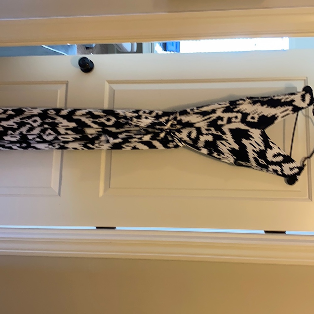 Black and white Chicos belted romper- GUC
